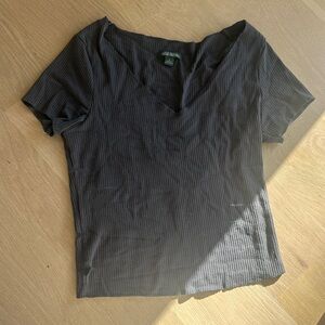 Small fitted cropped tee!